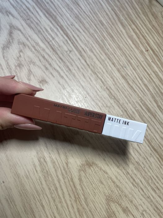 MAYBELLINE  Течно червило