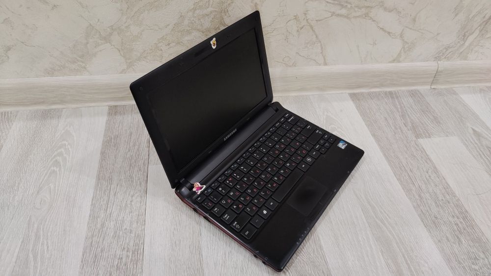 Samsung netbook srochno sotiladi