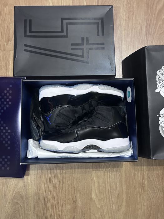 Jordan 11.       .