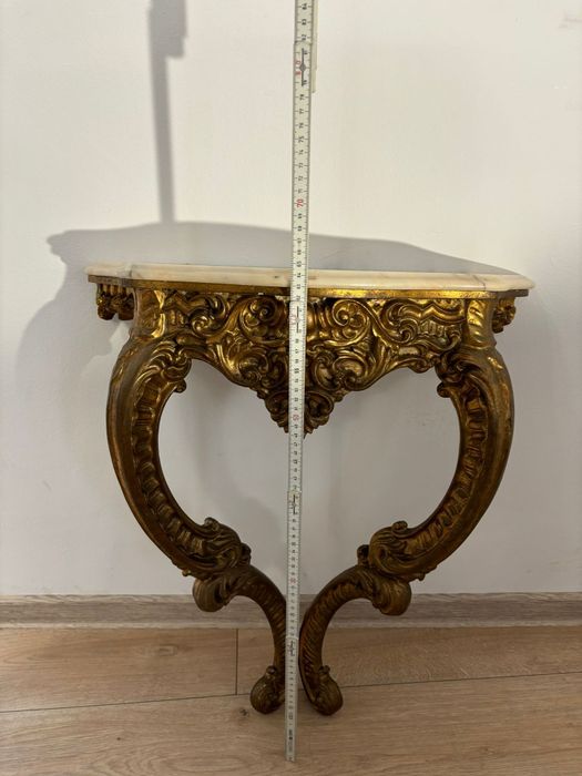 Vant o Consola antica de lemn și o consola de bronz