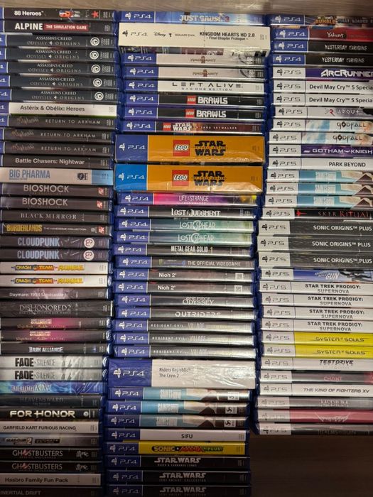 Одним лотом диски для PS4, 5, Xbox One, Series