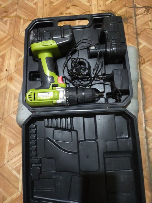 Шуруповёрт на запчасти.