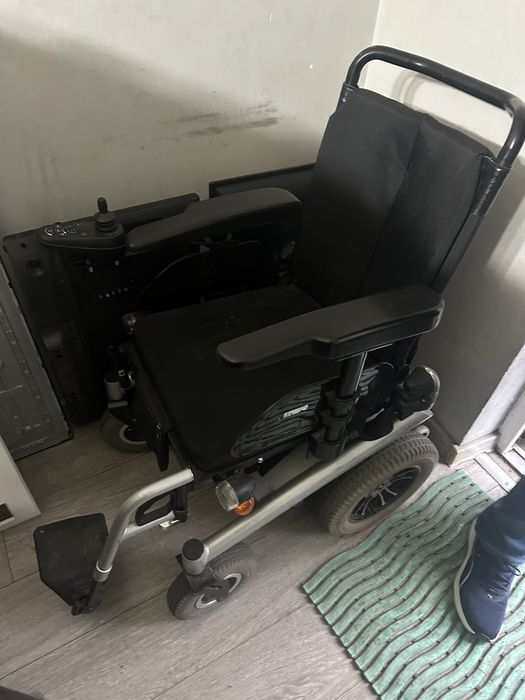 Carucior cu rotile electric