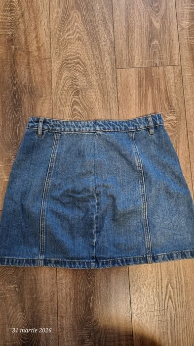 Fusta de blugi scurta Stradivarius