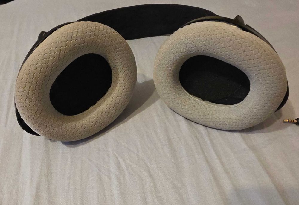 Casti Sennheiser HD590 prestige, stare buna, functionare impecabila.
