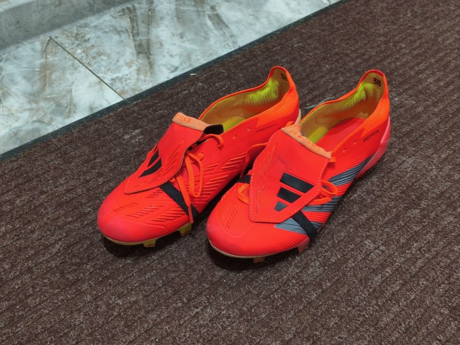 Продам футбольные бутсы