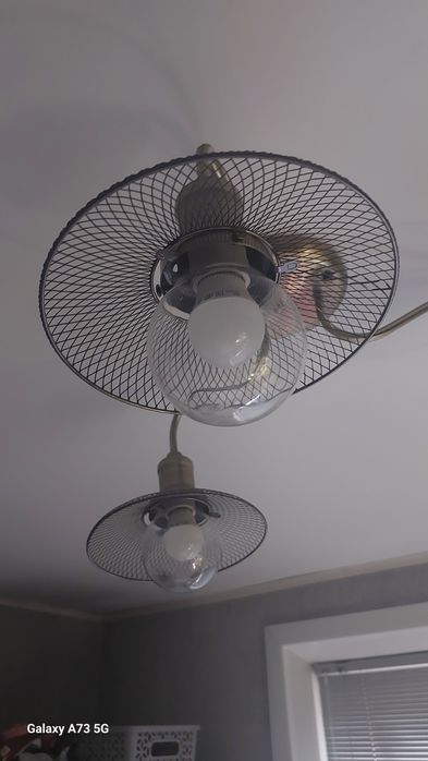 Продам люстру. 3 плафона