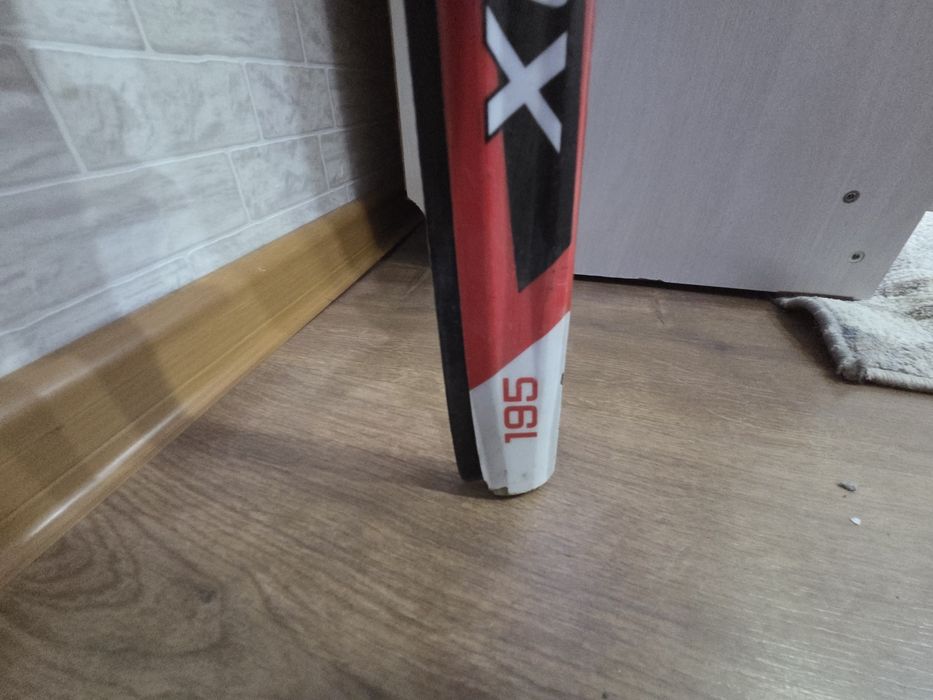 Продам лыжи с палками