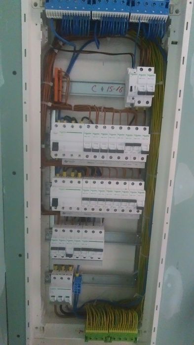 Vând încărcător hilti  4,8-36v, siguranțe, mașină polișat