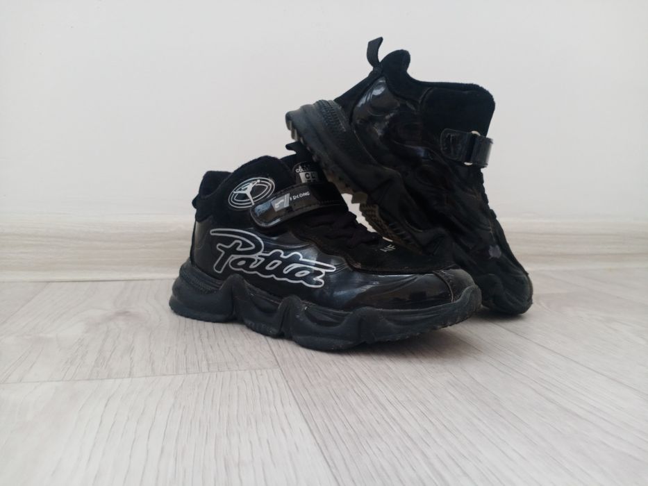 Кроссовки на девочку