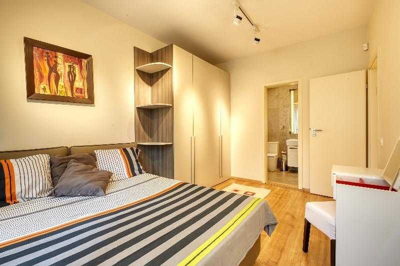 Дава се под наем Тристаен апартамент в София, Зона Б-18 - 95 кв.м за 498.27 € - Снимка #3