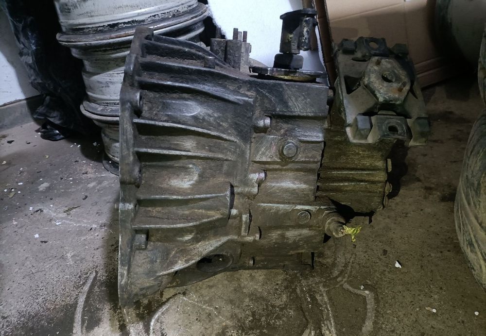 Cutie viteze manuală Vito w638 2.2 CDI, bluza top Marim