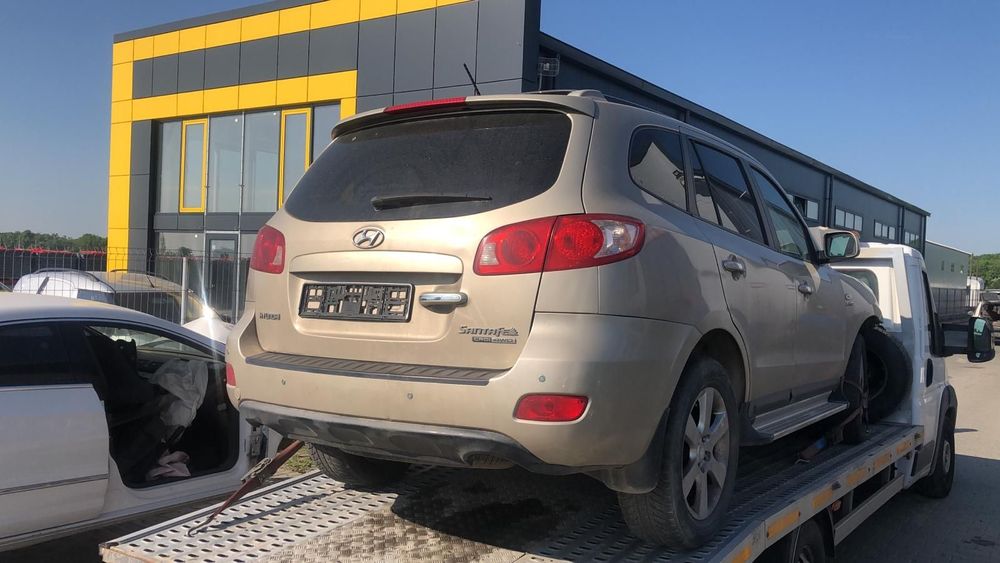 Dezmembram Hyundai Santa Fe 2.2 D an fabr 2008
