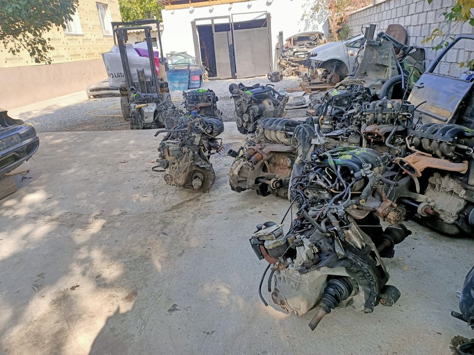 Двигатели. кузовные детали