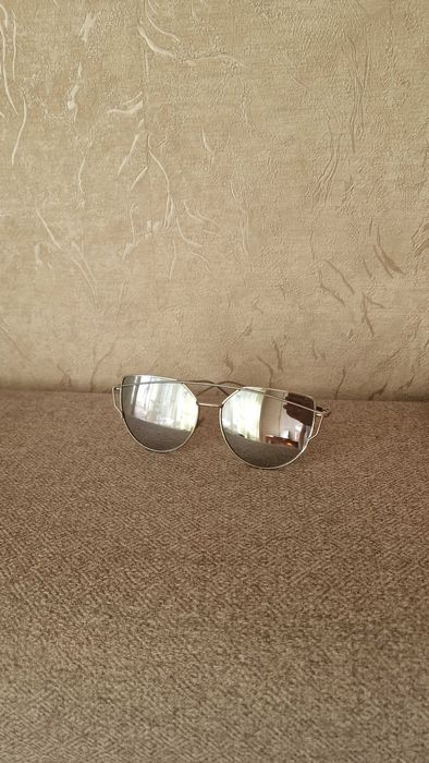 Солнцезащитные очки женские .