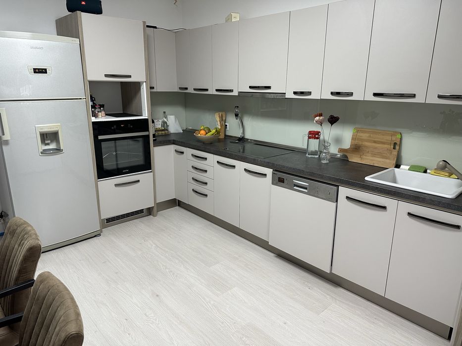 Propietar inchiriez apartament la casa in Unirea