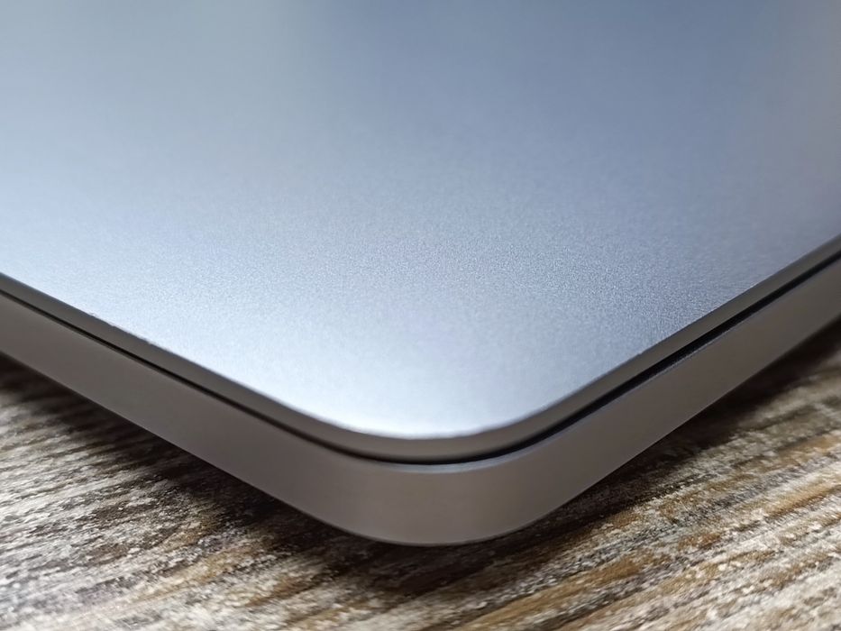 MacBook Pro (13 - inch,-2018) + Magic Mouse 2