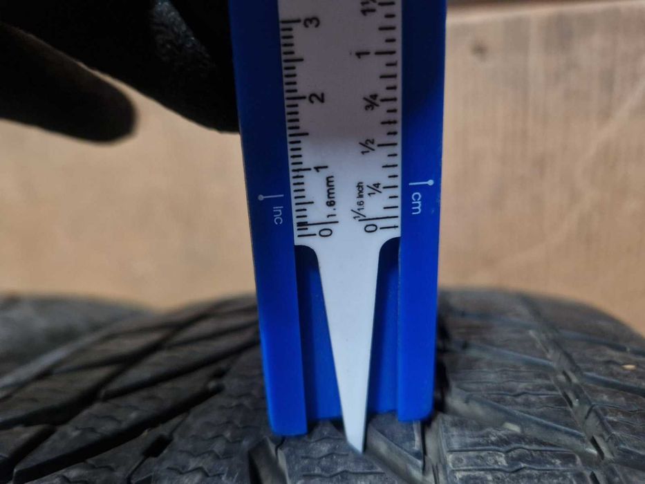 2 Michelin R17 235/65
зимни гуми
DOT3417