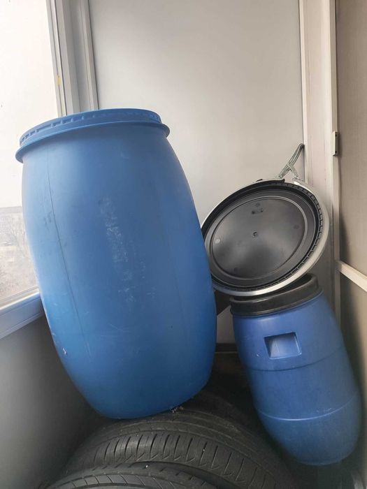 Vând butoaie din plastic alimentar, în stare foarte bună.