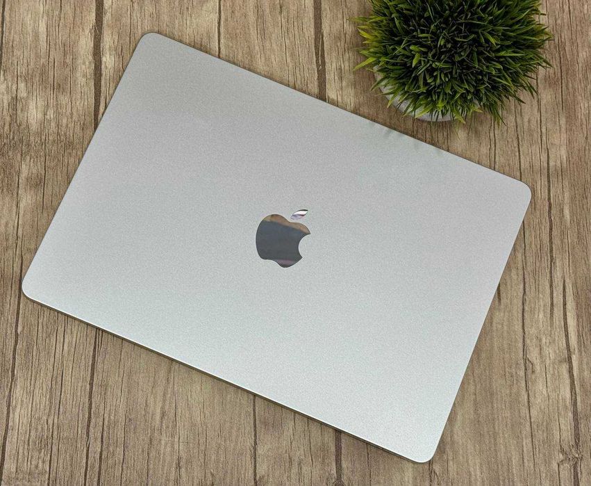 б/у Apple MacBook Air 13” M2 / 8Gb / 256 Gb Starlight