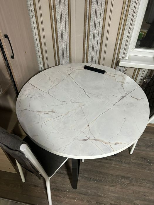 Продаётся шкаф со стулом