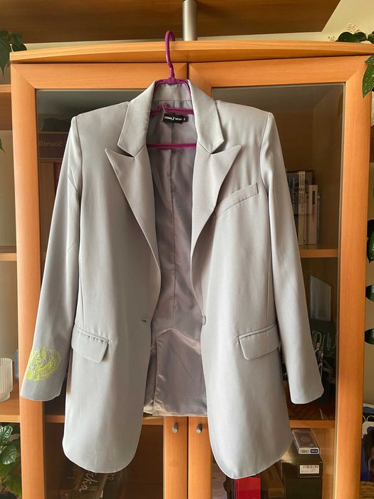 Сив блейзър ABout You X Antonia