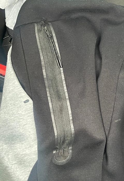 Pantaloni tech în stare excelenta