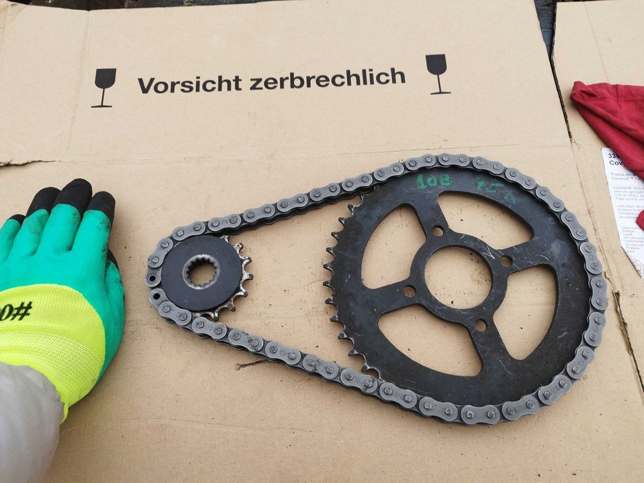 Pinion lanț gall cu pinioane mic și mare