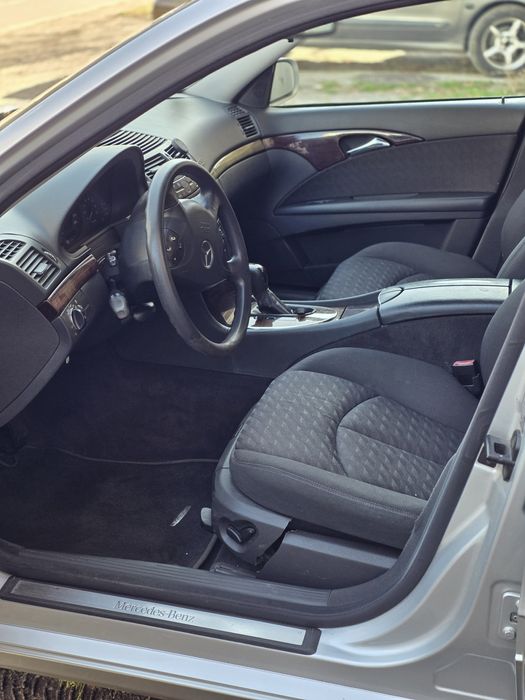 MERCEDES BENZ E CLASS 200 T Kompressor 200