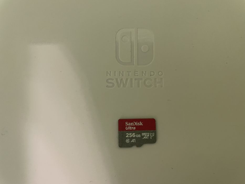 Nintendo Switch Oled cu husă și card 256 Gb