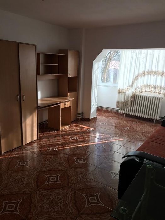 Închiriez Apartament