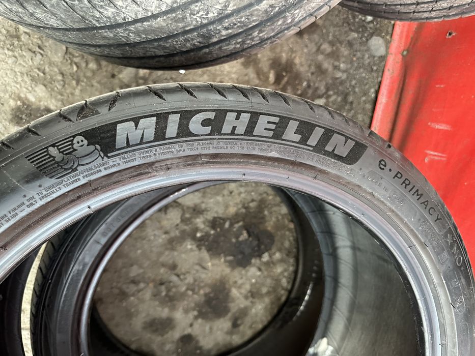 Продам комплект разношироких летних шин