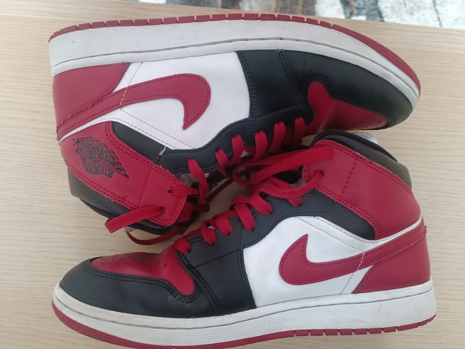 Air Jordan 1 mid alternate bred toe