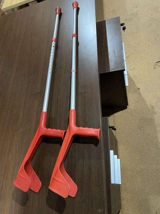 Carje ortopedice regrabile