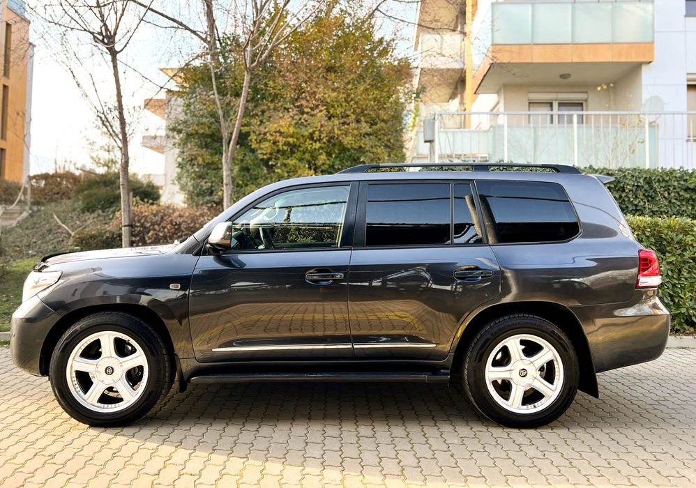 Toyota Land cruiser V8 200 1 Собственик