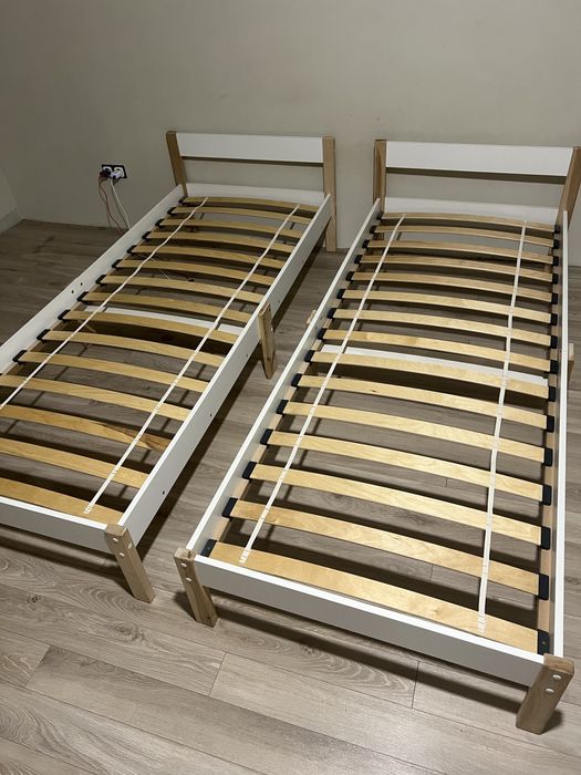 Продаются кровати 80/200 с матрасами.