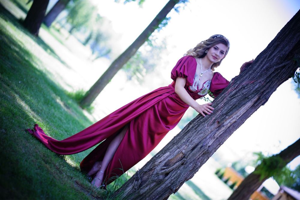 Сатенена рокля