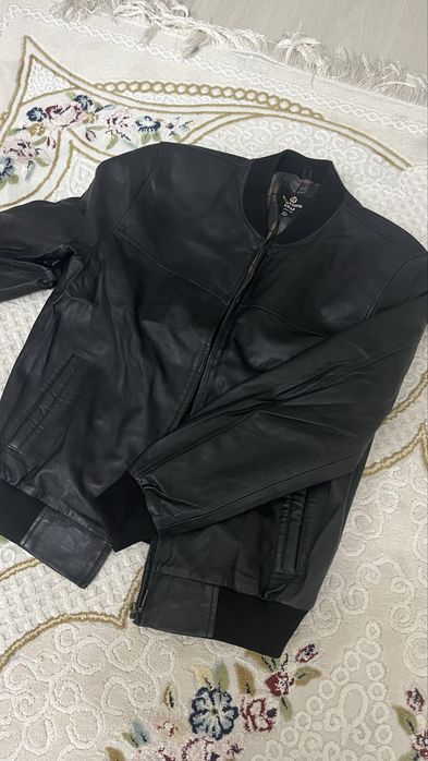 продается кожаный куртка сезонный