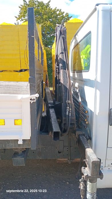 Vand IVECO 3.5TO cu macara