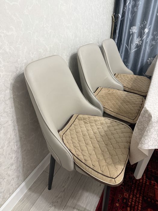 Срочно продам стулья!