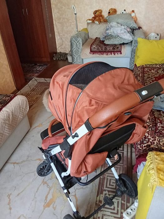 Продам прогулочную коляску.