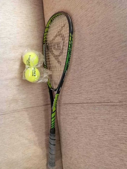 Ракета за тенис на корт