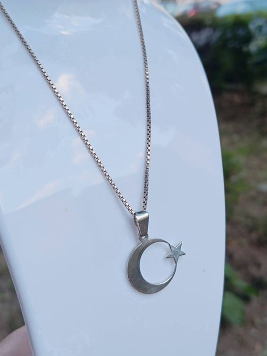 Vechi colier/lant cu pandantiv din argint de 925, in forma de semiluna