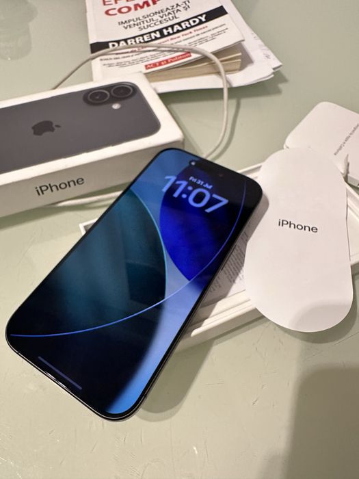 Vand iPhone 17 256 GB, 100% baterie, cutie, incarcator,