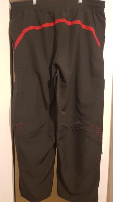 Продавам  панталони и тениска адидас 2XL