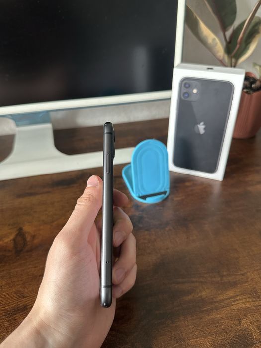 Продам Iphone 11 с коробкой айфон