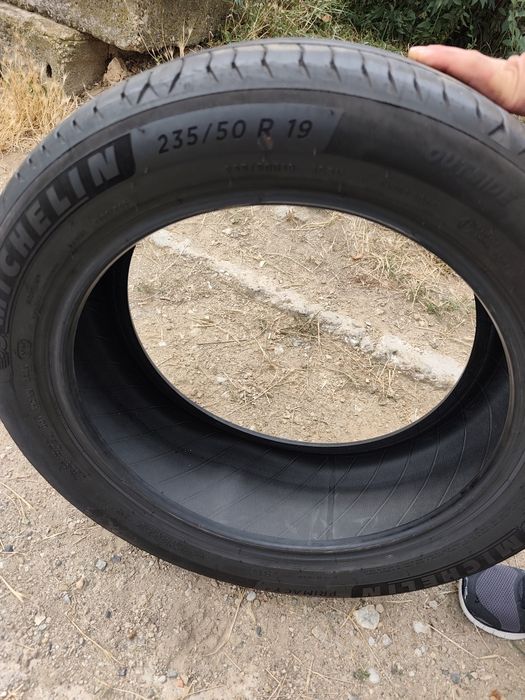 Vând cauciucuri 235 50 r19