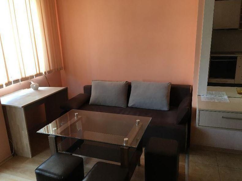 Дава се под наем Двустаен апартамент в Варна, Колхозен пазар - 50 кв.м за 300 € - Снимка #1