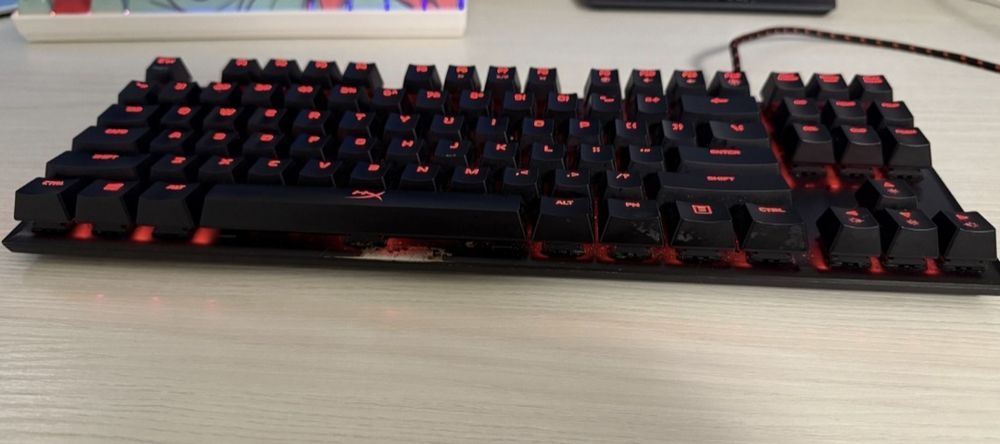 Tastatura gaming hyperx cu mause gaming,+peid