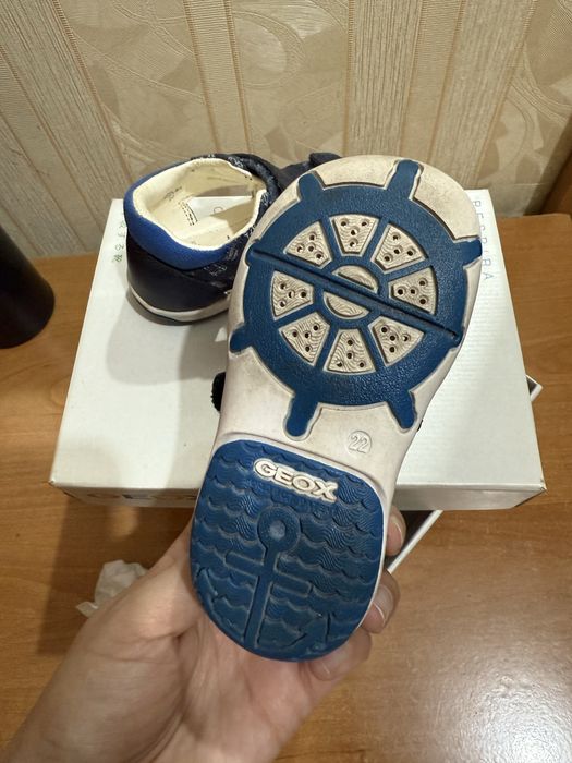 Продам сандалики geox